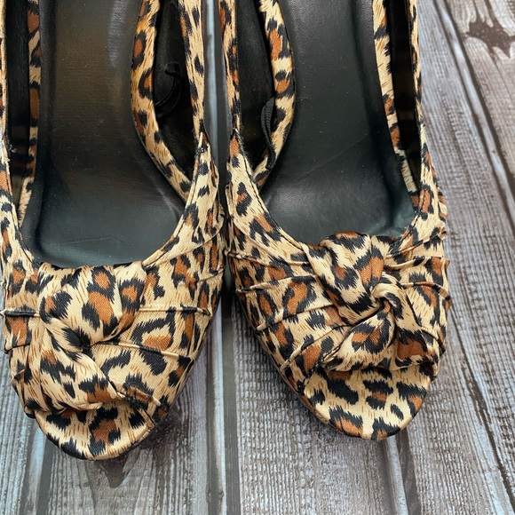 Forever 21 leopard print stiletto heels - Picture 3 of 8